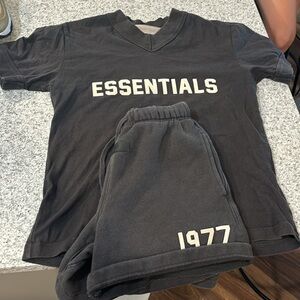 Essentials short set